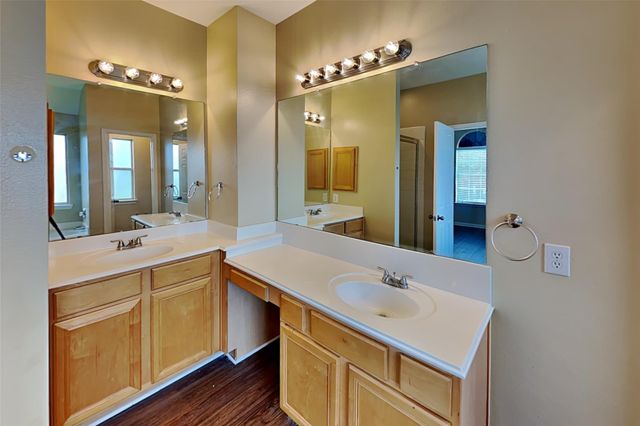 5122 Chase Park Gate Street, Bacliff, TX 77518