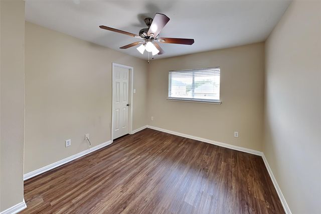 5122 Chase Park Gate Street, Bacliff, TX 77518