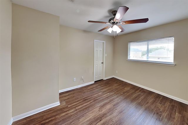 5122 Chase Park Gate Street, Bacliff, TX 77518