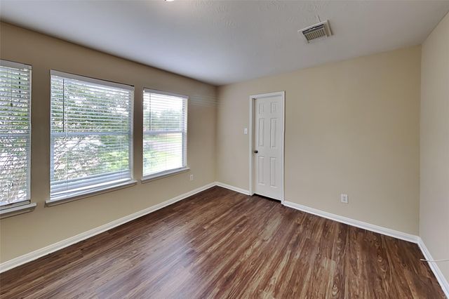 5122 Chase Park Gate Street, Bacliff, TX 77518