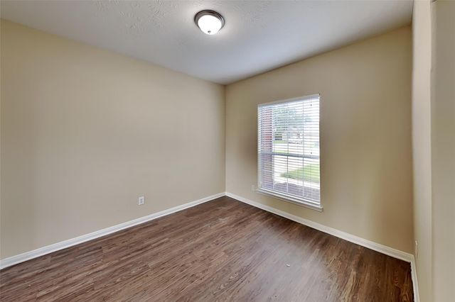 5122 Chase Park Gate Street, Bacliff, TX 77518