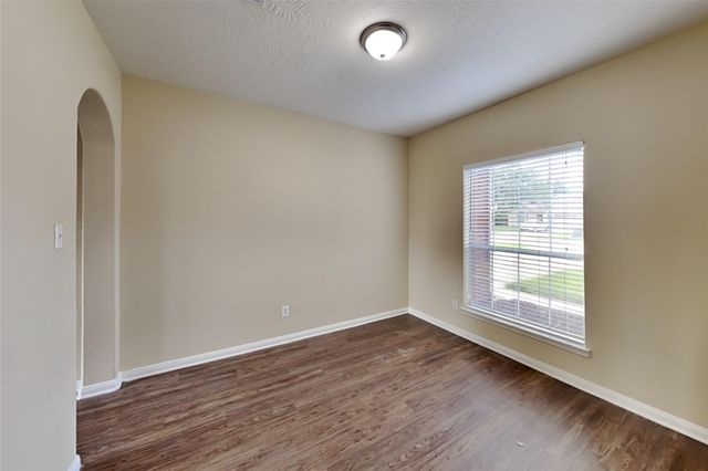 5122 Chase Park Gate Street, Bacliff, TX 77518