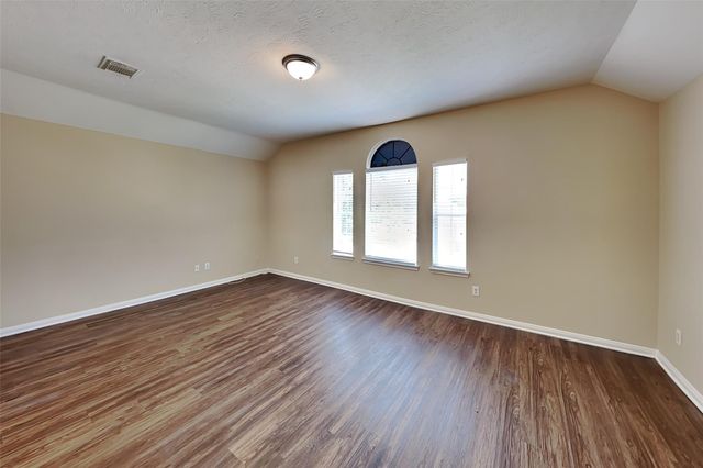 5122 Chase Park Gate Street, Bacliff, TX 77518