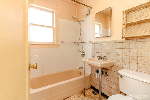 7015 12th Avenue SW, Seattle, WA 98106