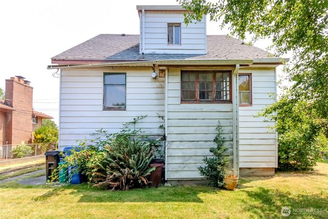 7015 12th Avenue SW, Seattle, WA 98106