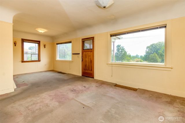 7015 12th Avenue SW, Seattle, WA 98106