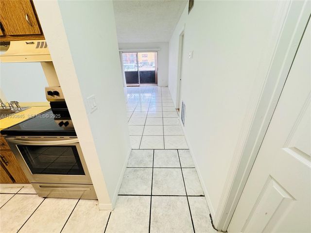 2800 NW 56th Ave D102, Lauderhill, FL 33313