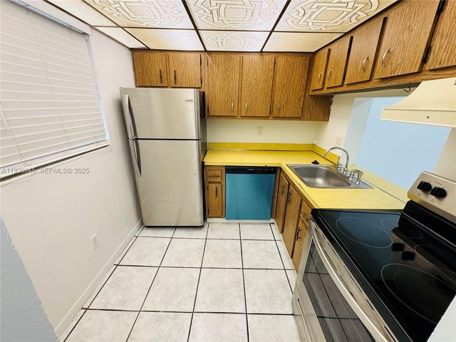 2800 NW 56th Ave D102, Lauderhill, FL 33313