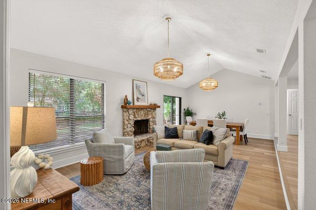 12128 HIDDEN HILLS Drive, Jacksonville, FL 32225