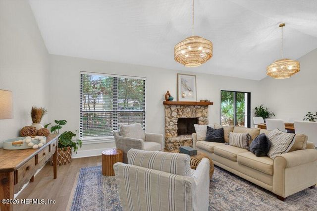 12128 HIDDEN HILLS Drive, Jacksonville, FL 32225