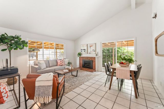 1390 Salvador Ave, Napa, CA 94558