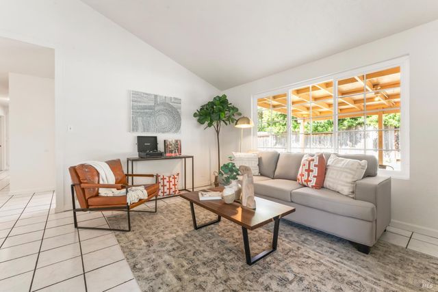 1390 Salvador Ave, Napa, CA 94558