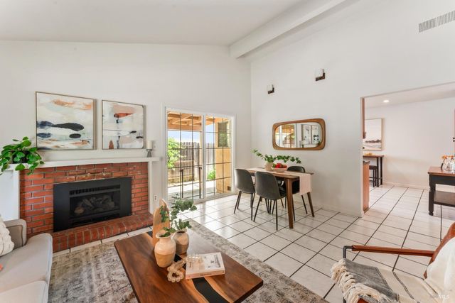 1390 Salvador Ave, Napa, CA 94558