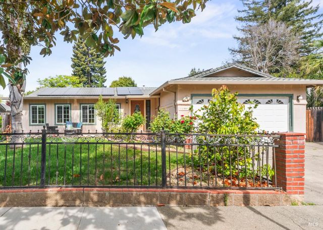 1390 Salvador Ave, Napa, CA 94558