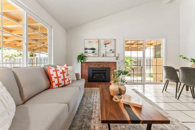 1390 Salvador Ave, Napa, CA 94558