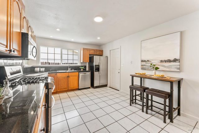 1390 Salvador Ave, Napa, CA 94558