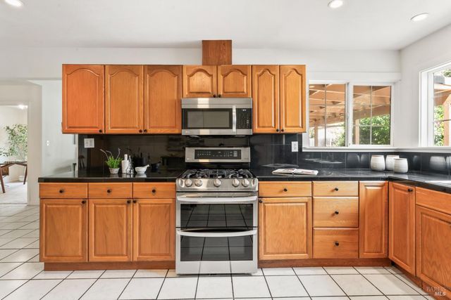 1390 Salvador Ave, Napa, CA 94558