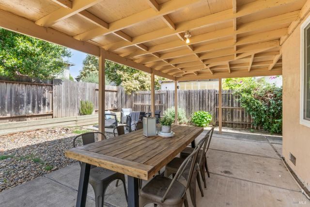 1390 Salvador Ave, Napa, CA 94558