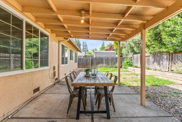 1390 Salvador Ave, Napa, CA 94558