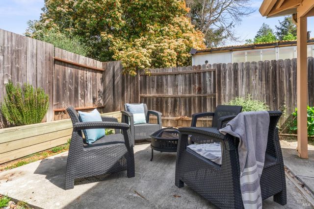 1390 Salvador Ave, Napa, CA 94558