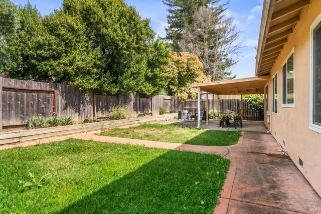1390 Salvador Ave, Napa, CA 94558