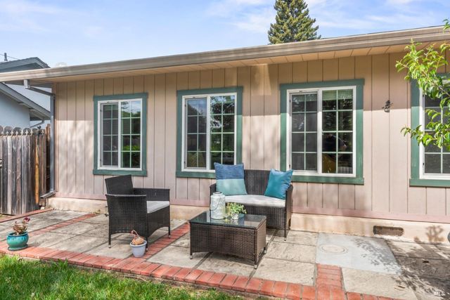 1390 Salvador Ave, Napa, CA 94558