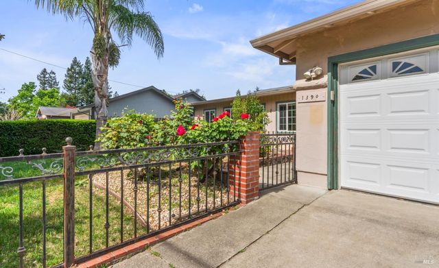 1390 Salvador Ave, Napa, CA 94558