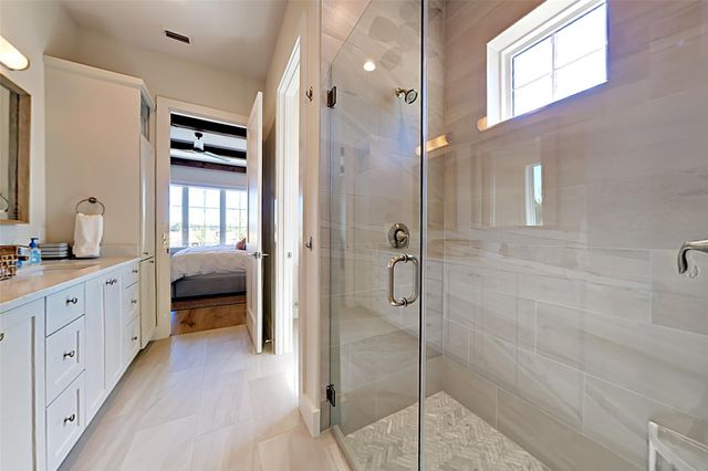 19517 Flying J BLVD 6, Spicewood, TX 78669