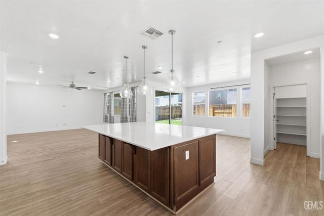 6510 Thunder Trail Drive, Bakersfield, CA 93313