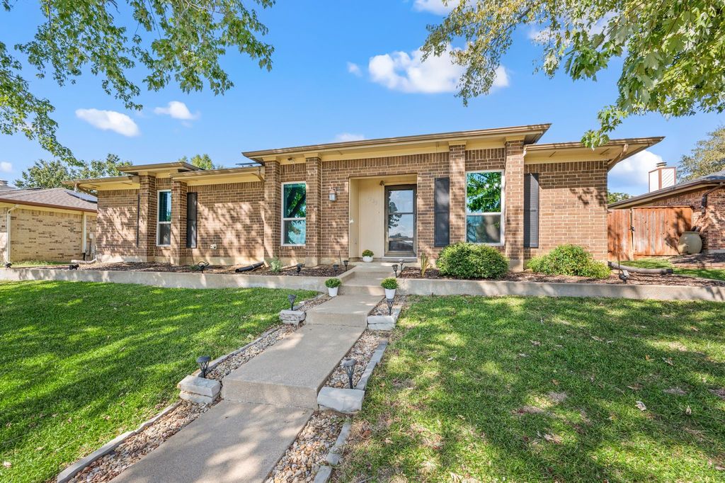 1733 Sterling Lane, Lewisville, TX 75067