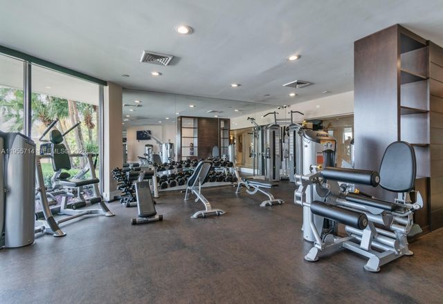 1000 W Island Blvd 1209, Aventura, FL 33160