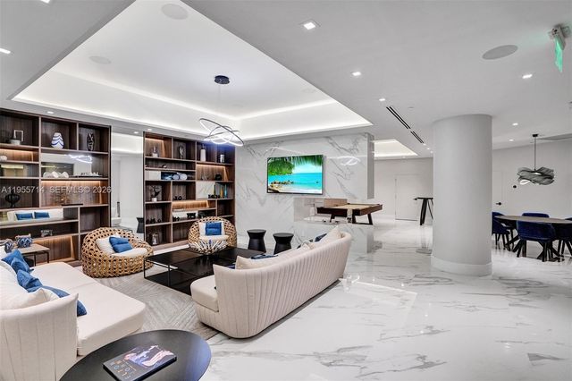 1000 W Island Blvd 1209, Aventura, FL 33160