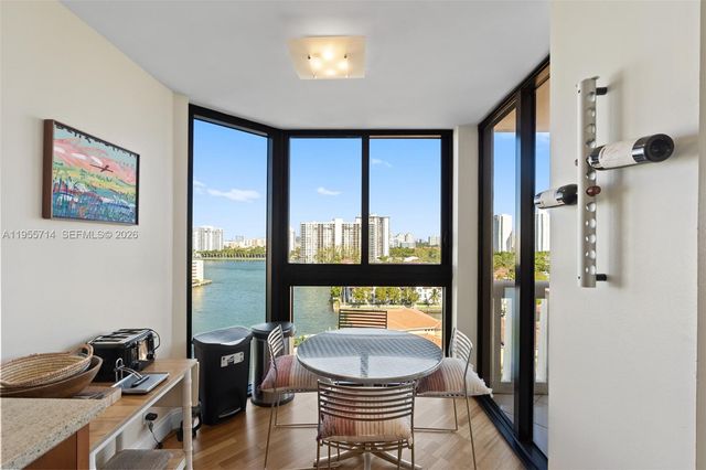 1000 W Island Blvd 1209, Aventura, FL 33160