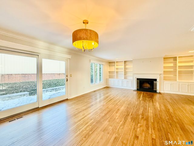 53 Bank Street, New Canaan, CT 06840