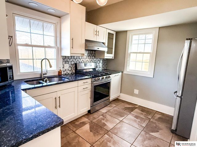 4338 Cass Street, Omaha, NE 68131