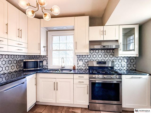 4338 Cass Street, Omaha, NE 68131