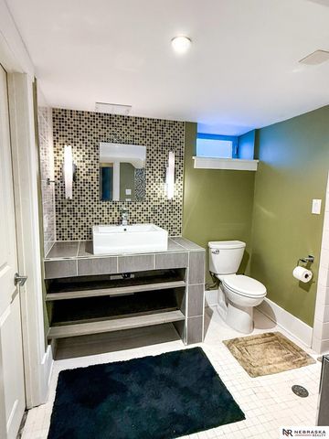 4338 Cass Street, Omaha, NE 68131