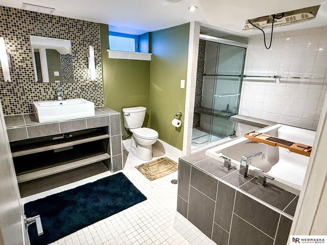 4338 Cass Street, Omaha, NE 68131