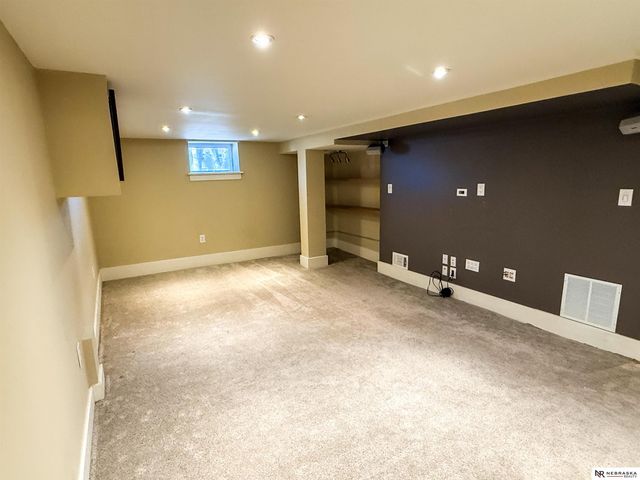 4338 Cass Street, Omaha, NE 68131