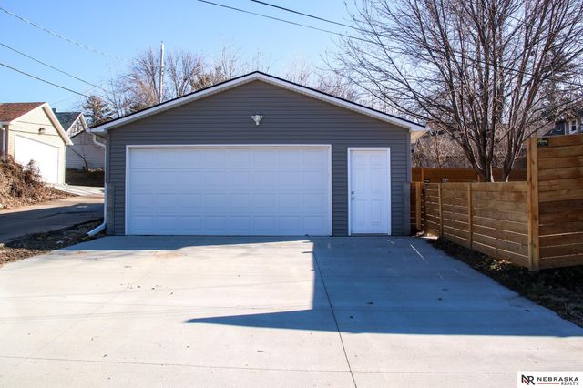 4338 Cass Street, Omaha, NE 68131