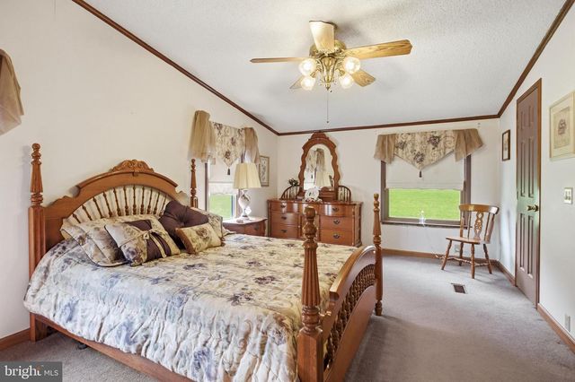 454 RACETRACK RD, Abbottstown, PA 17301