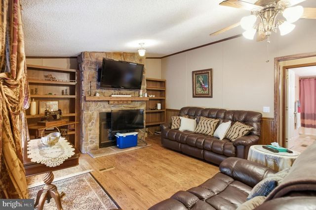 454 RACETRACK RD, Abbottstown, PA 17301