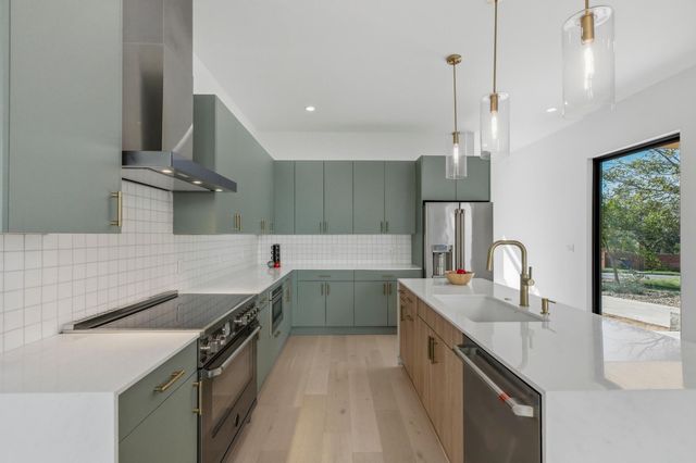 802 Philco DR 1, Austin, TX 78745