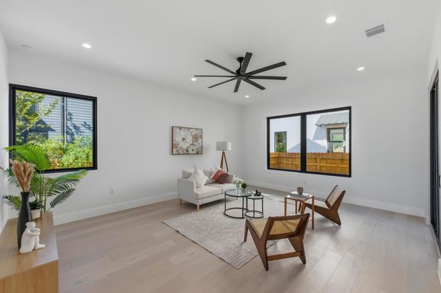 802 Philco DR 1, Austin, TX 78745