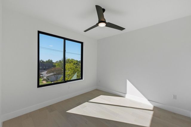 802 Philco DR 1, Austin, TX 78745