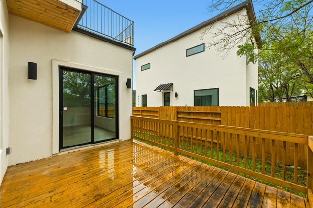 802 Philco DR 1, Austin, TX 78745