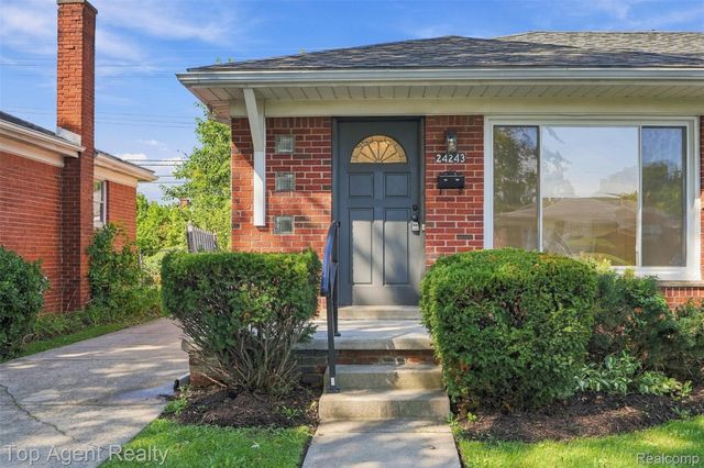 24243 Petersburg Avenue, Eastpointe, MI 48021