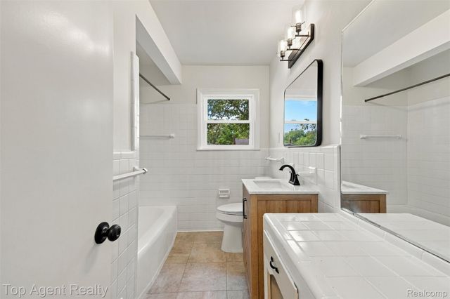 24243 Petersburg Avenue, Eastpointe, MI 48021