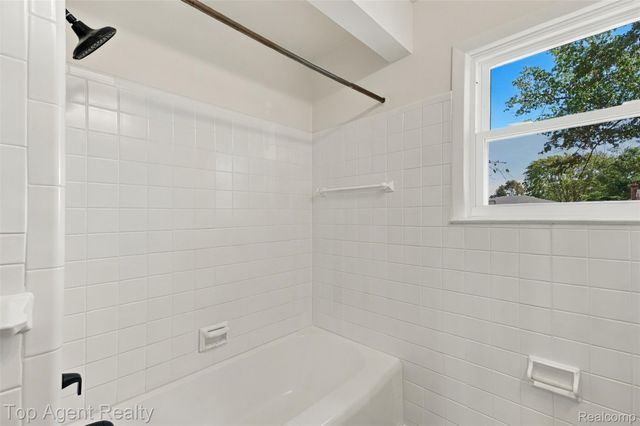 24243 Petersburg Avenue, Eastpointe, MI 48021