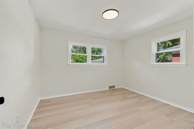 24243 Petersburg Avenue, Eastpointe, MI 48021